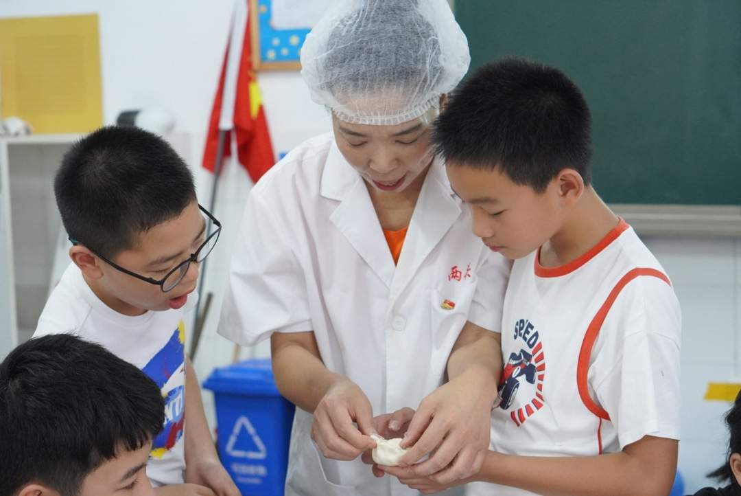 鹿山小学 传统美食 (10).jpg