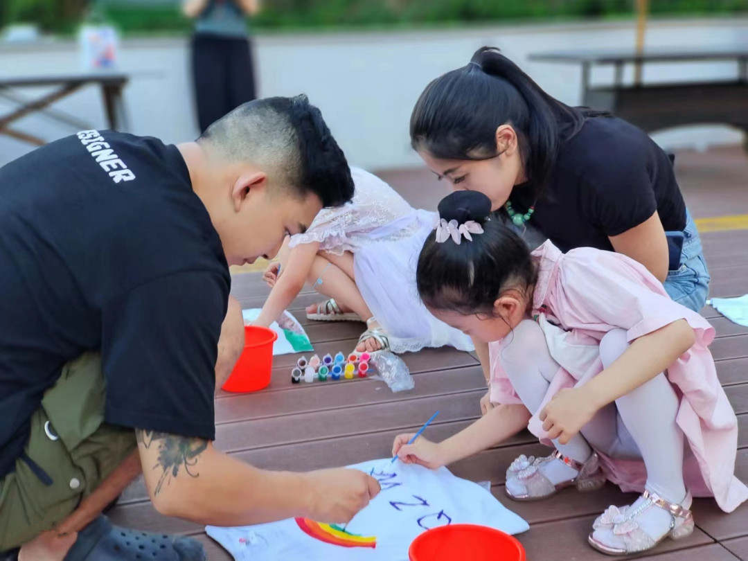 红旗幼教集团向军人致敬亲子彩绘T恤暑期实践活动 (1).jpg