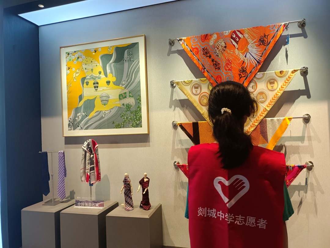 802参观文创主题馆1.jpg