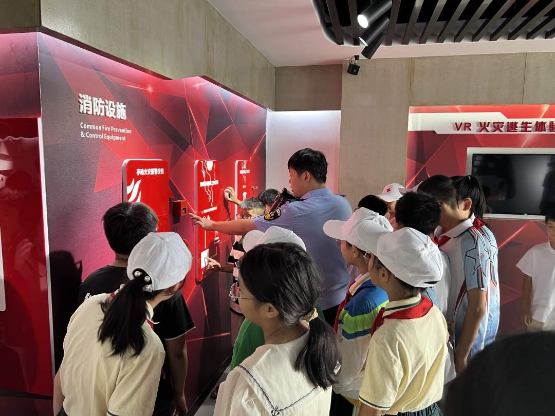 走进剡湖派出所学习“消防安全知识”.JPG