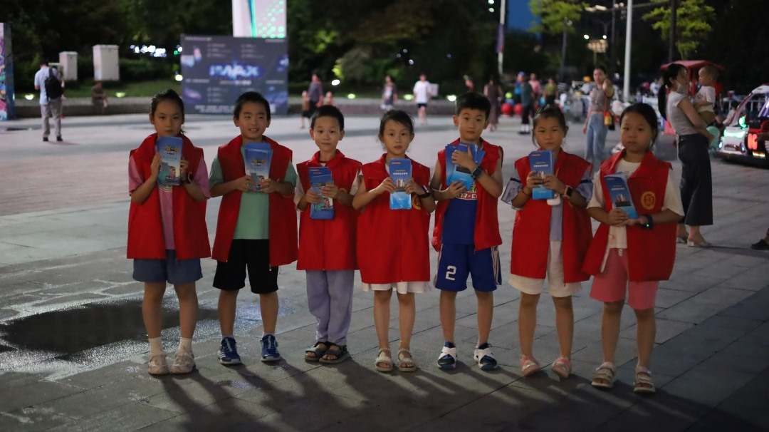 剡山小学二3中队开展交通安全宣传志愿服务.jpg
