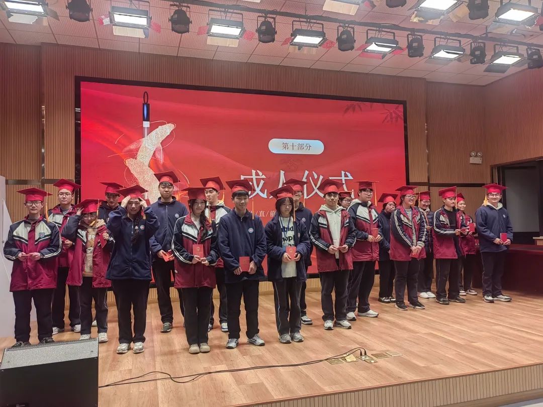 带成人帽，送宪法2.jpg